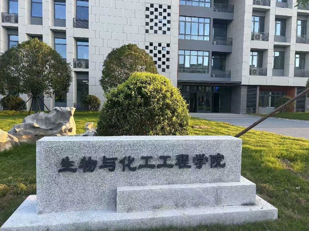 仙桃市扬州职业大学体育场高杆灯项目